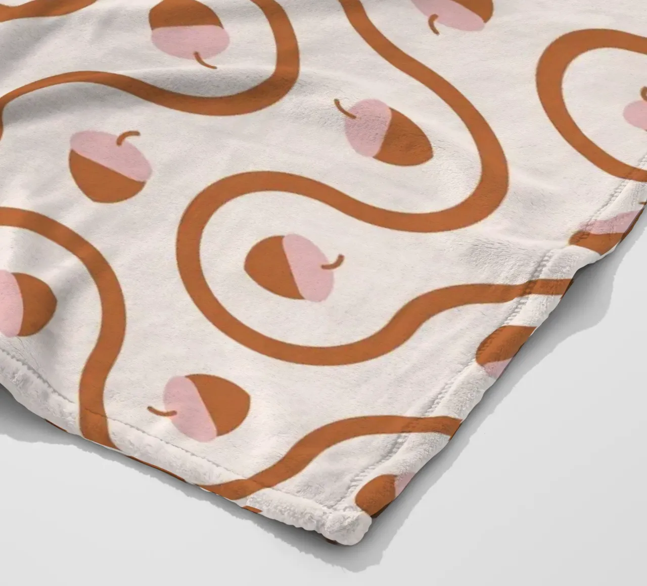 Ghiande ondulate in piastrelle Truchet di colore rosa e marrone su sfondo chiaro coperta in pile da CoelfenArt