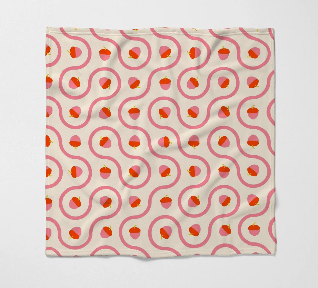 Ghiande rosa e rosse con linee ondulate su crema chiaro coperta in pile da CoelfenArt