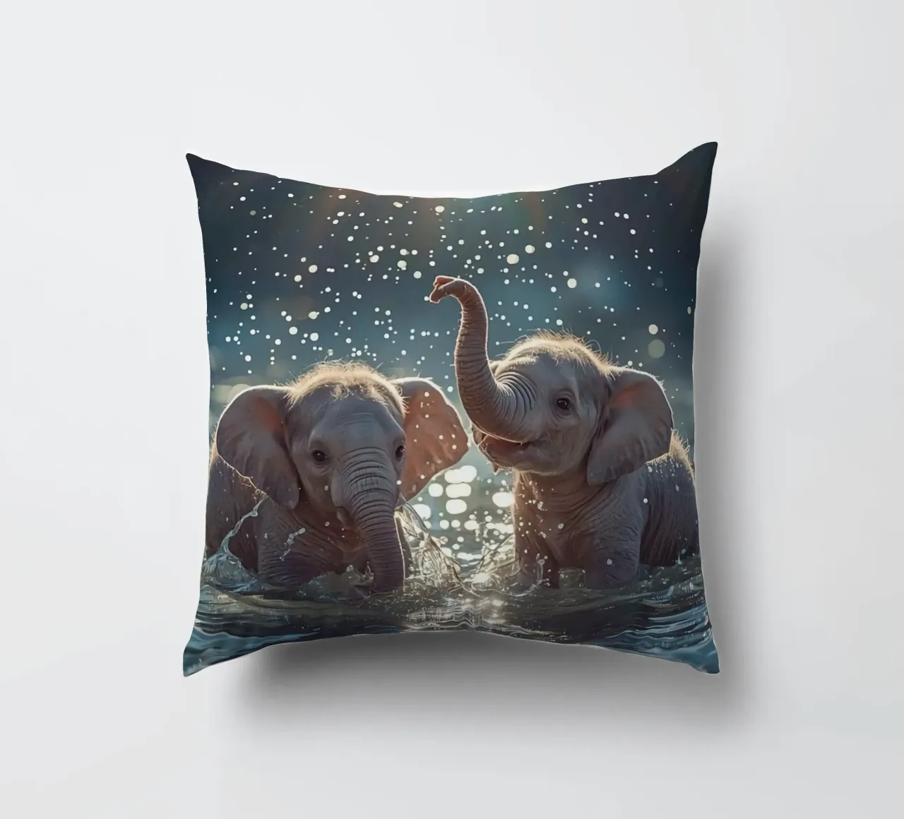 Due cuccioli di elefante che giocano in acqua cuscino da DesignDoodle