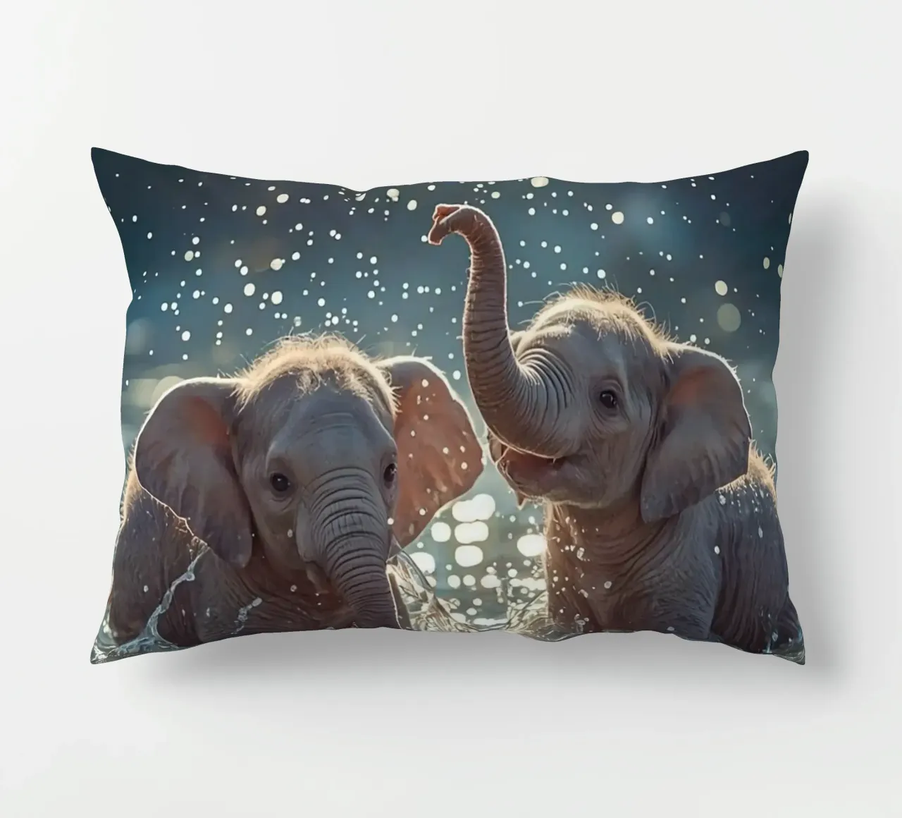Due cuccioli di elefante che giocano in acqua cuscino da DesignDoodle