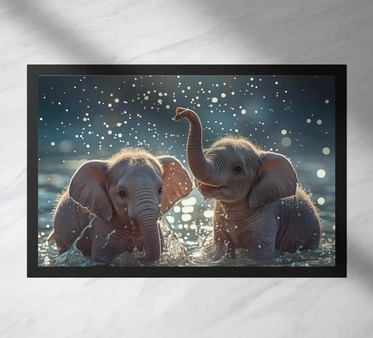 Due cuccioli di elefante che giocano in acqua zerbino da DesignDoodle