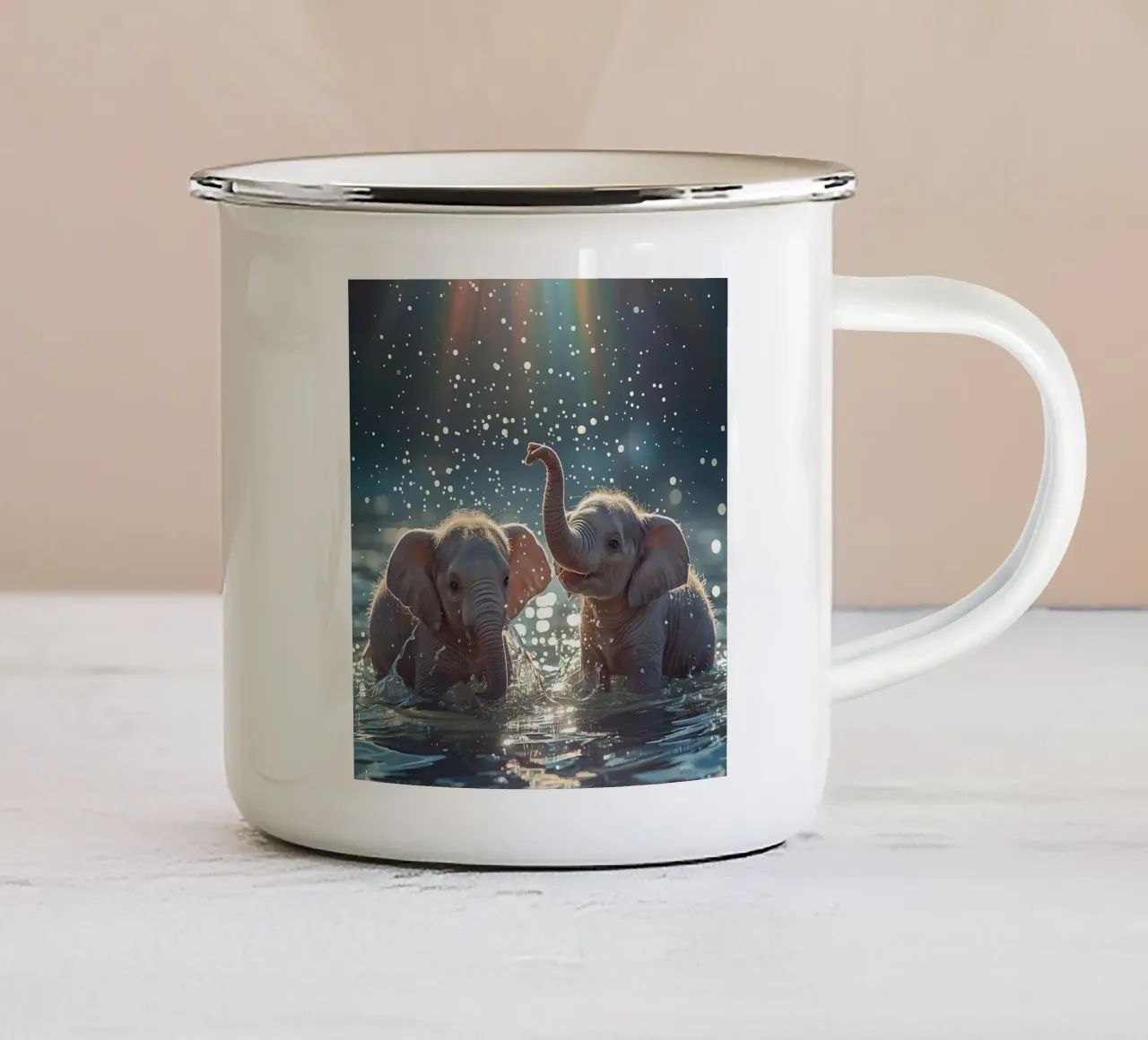 Due cuccioli di elefante che giocano in acqua tazza in smalto da DesignDoodle