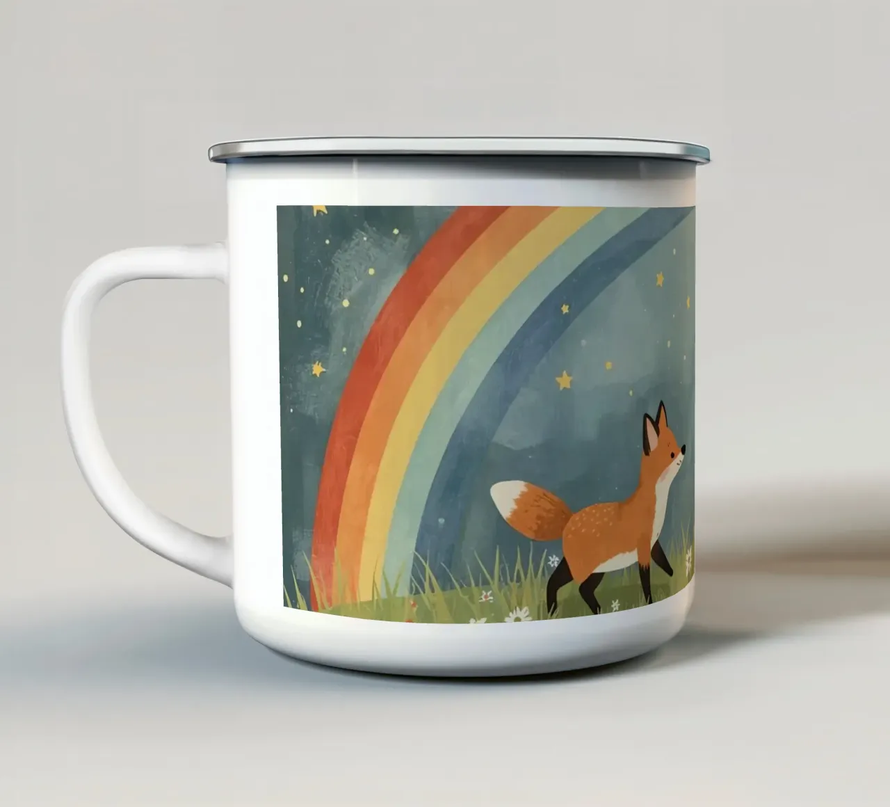 Due volpi felici e carine sotto l'arcobaleno e le stelle tazza in smalto da DesignDoodle