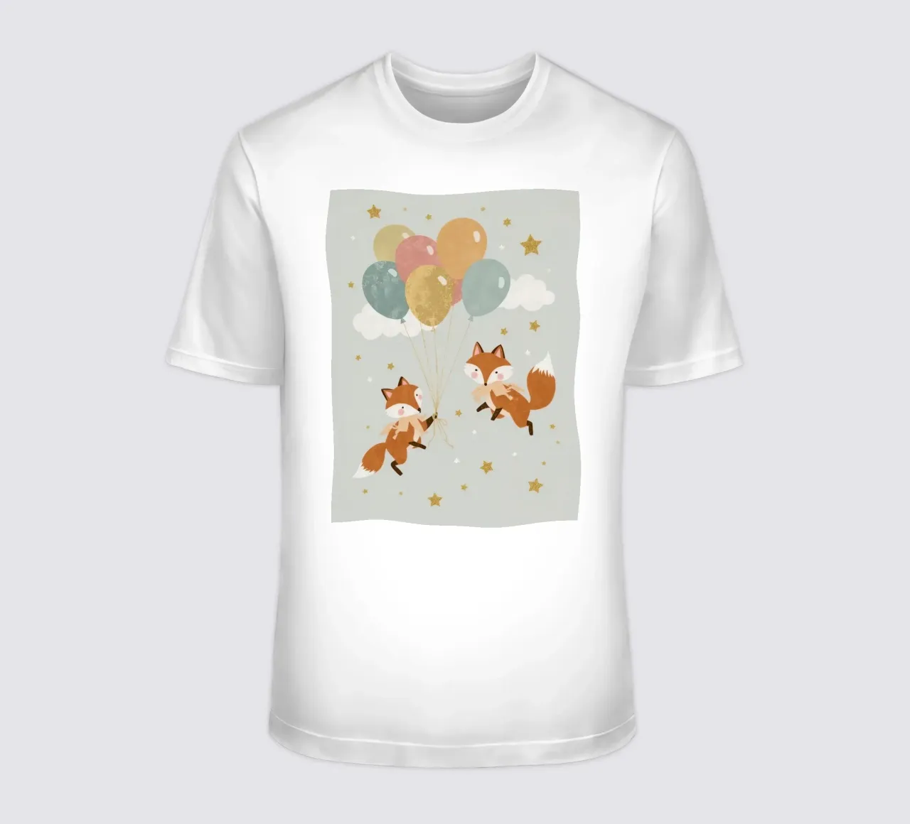 Due simpatiche volpi che giocano con i palloncini nel cielo t-shirt da DesignDoodle
