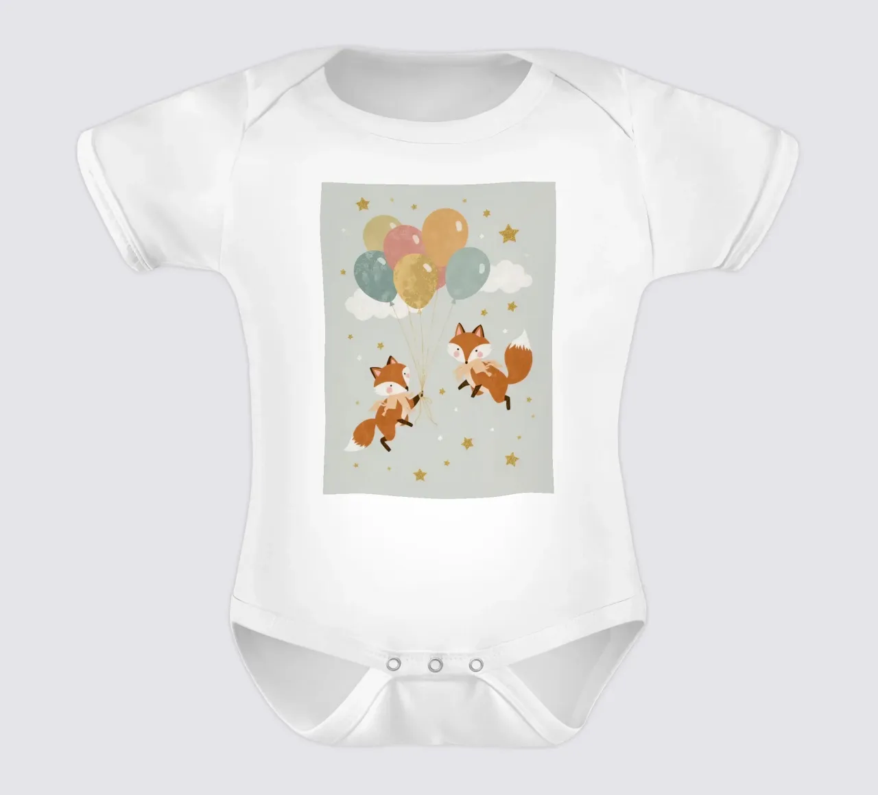 Due simpatiche volpi che giocano con i palloncini nel cielo body neonato maniche corte da DesignDoodle