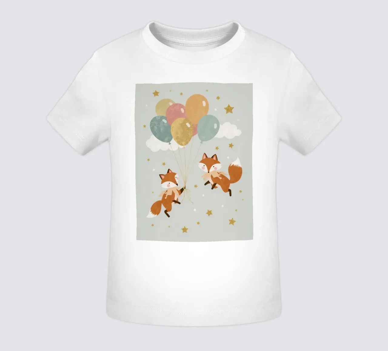 Due simpatiche volpi che giocano con i palloncini nel cielo maglietta neonato da DesignDoodle