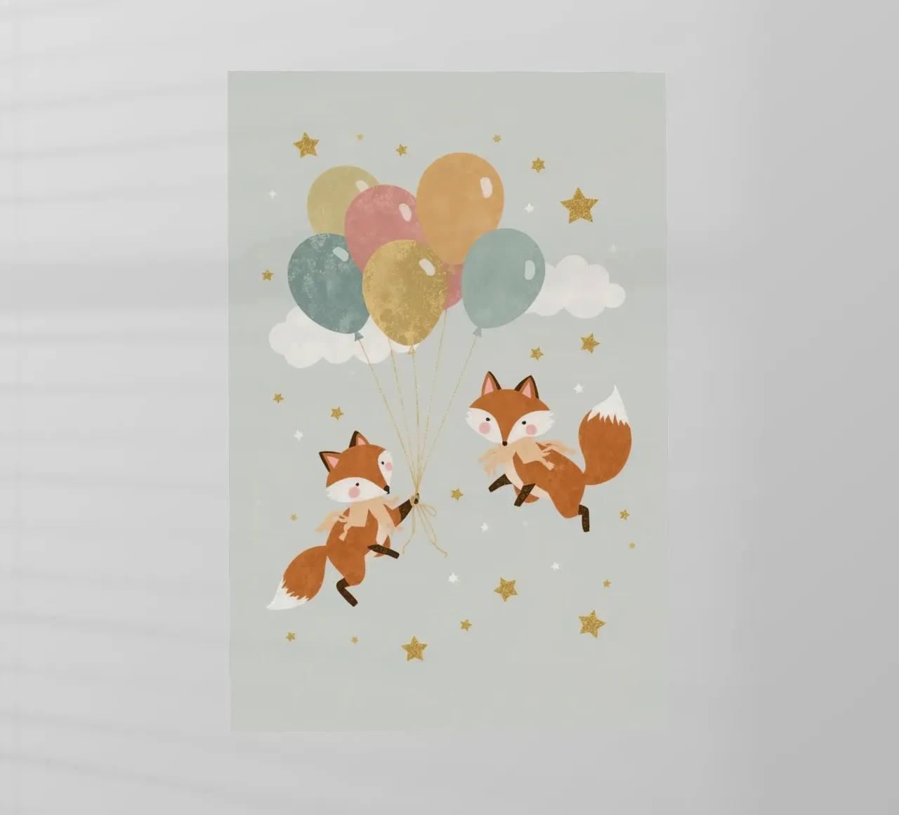 Dos lindos zorros jugando con globos en el cielo lámina retroiluminada de DesignDoodle