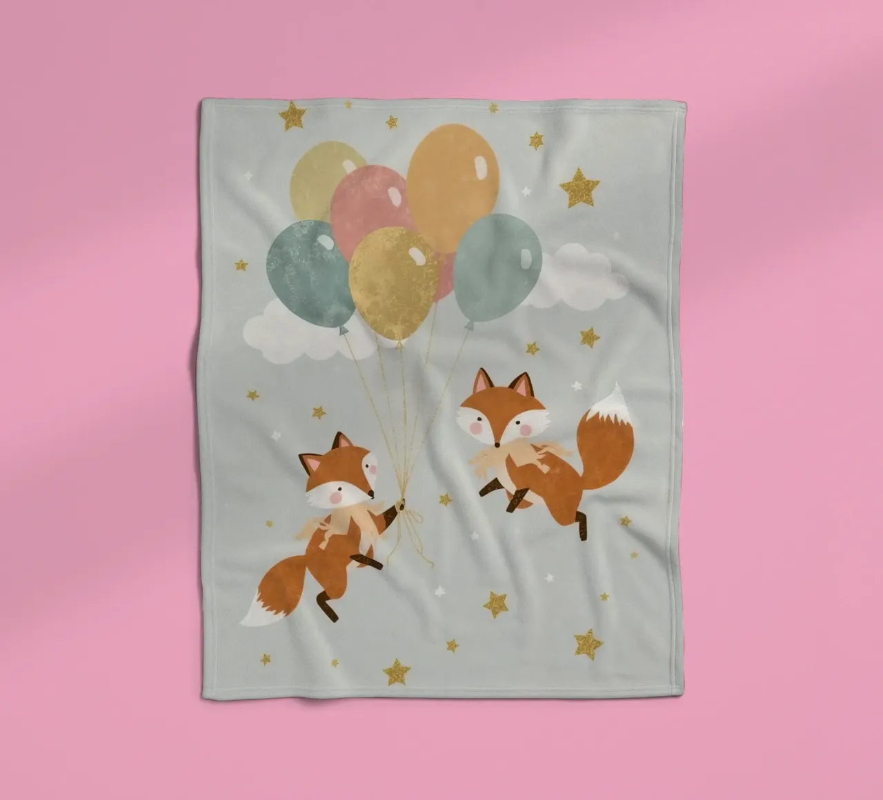 Due simpatiche volpi che giocano con i palloncini nel cielo coperta in pile da DesignDoodle