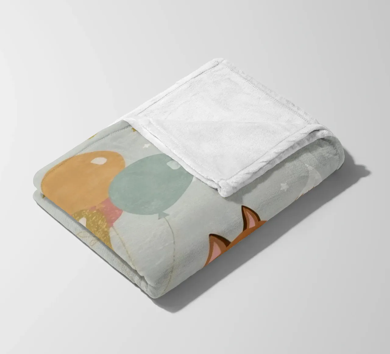 Due simpatiche volpi che giocano con i palloncini nel cielo coperta in pile da DesignDoodle