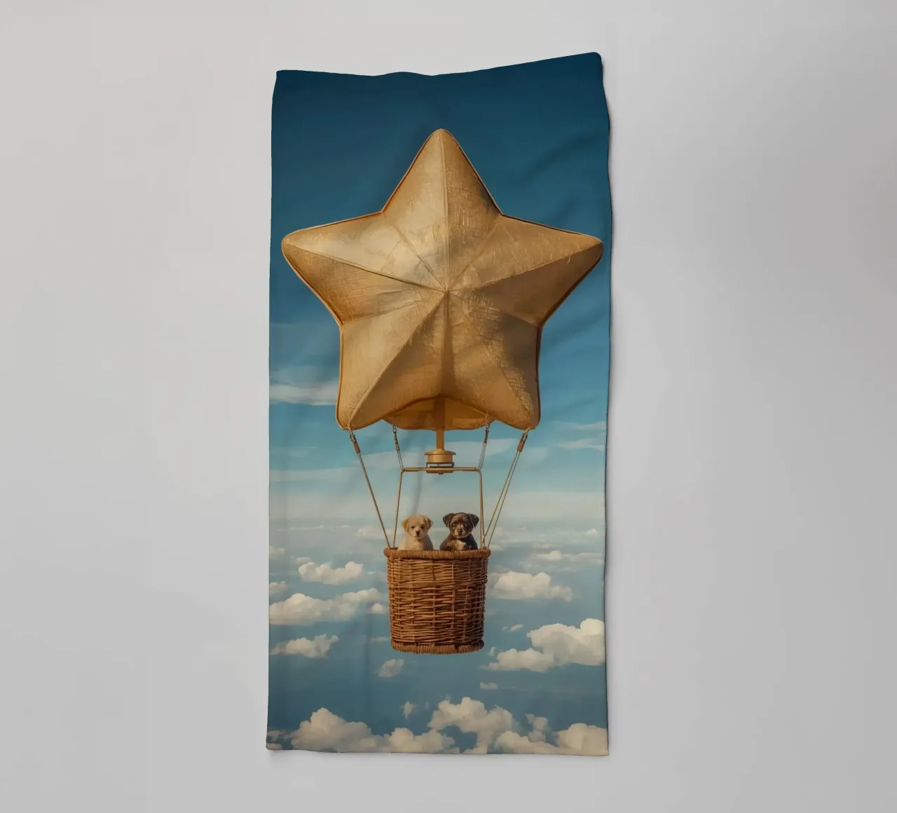 Due cuccioli in un cesto di palloncini a forma di stella asciugamano da bagno da DesignDoodle