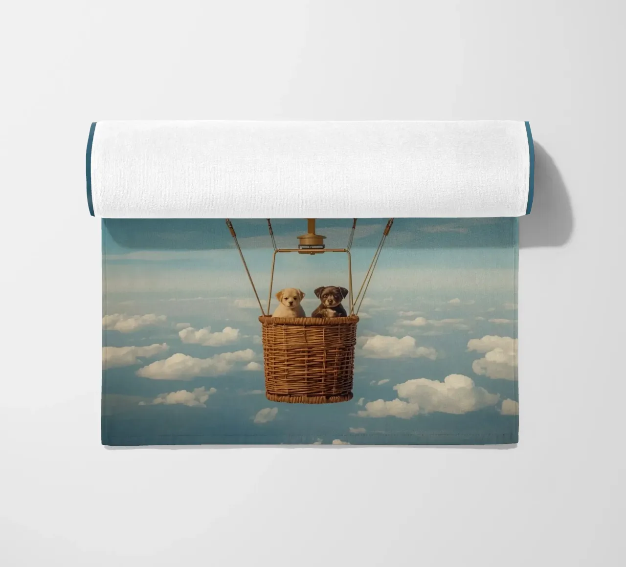 Due cuccioli in un cesto di palloncini a forma di stella telo mare da DesignDoodle