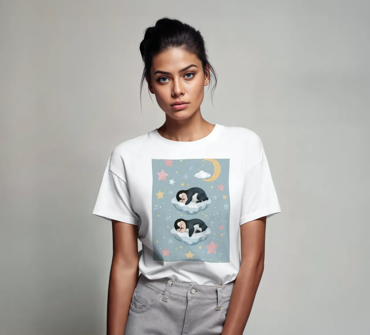 Due simpatici pinguini addormentati con elementi celestiali t-shirt da DesignDoodle