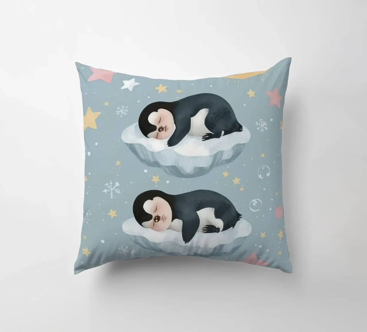 Due simpatici pinguini addormentati con elementi celestiali cuscino da DesignDoodle