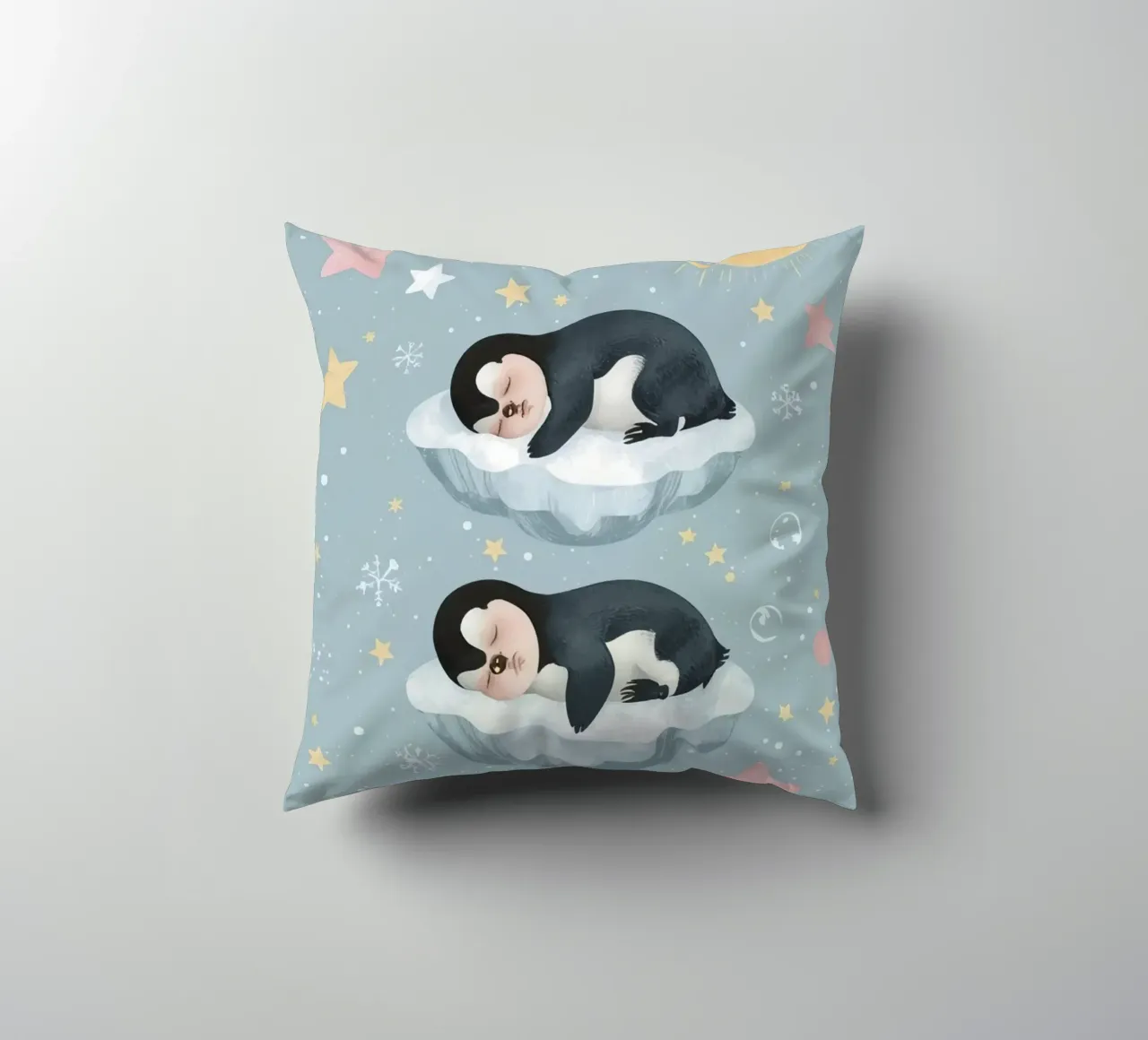 Due simpatici pinguini addormentati con elementi celestiali cuscino da DesignDoodle