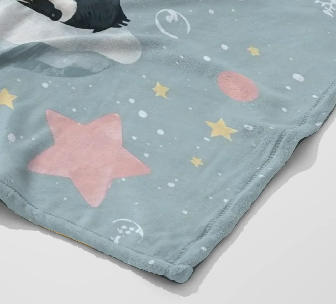 Due simpatici pinguini addormentati con elementi celestiali coperta in pile da DesignDoodle