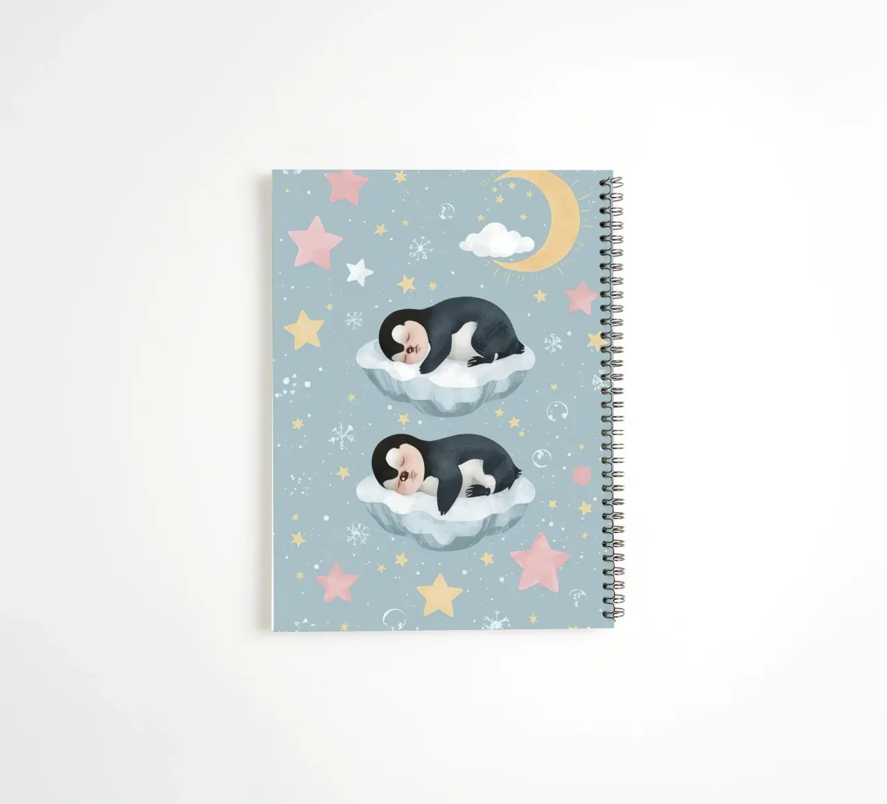 Due simpatici pinguini addormentati con elementi celestiali diario ad anelli da DesignDoodle
