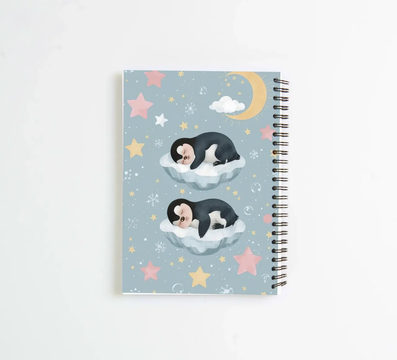 Due simpatici pinguini addormentati con elementi celestiali diario ad anelli da DesignDoodle