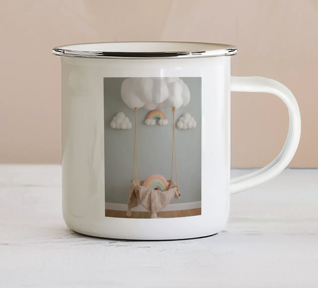 Appendiabiti da parete con nuvole, arcobaleno e altalena tazza in smalto da DesignDoodle