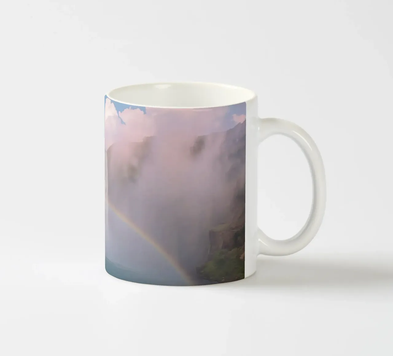 Cascata con arcobaleno e nebbia tazza in ceramica da DesignDoodle