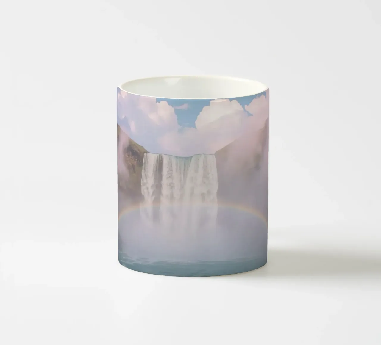 Cascata con arcobaleno e nebbia tazza in ceramica da DesignDoodle