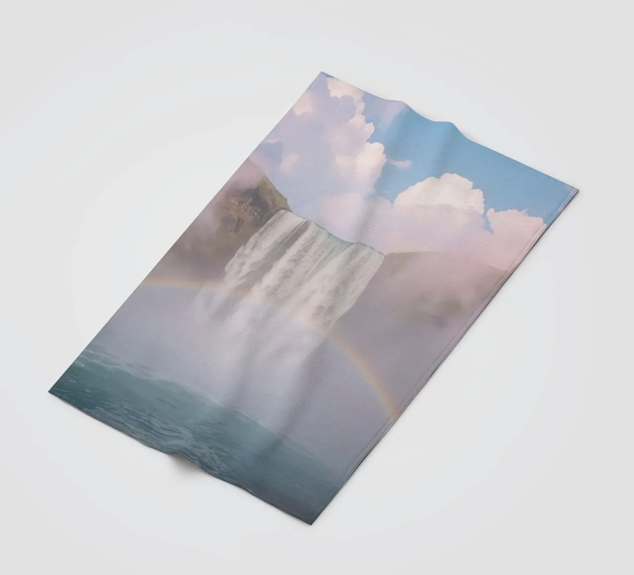 Cascata con arcobaleno e nebbia coperta in pile da DesignDoodle