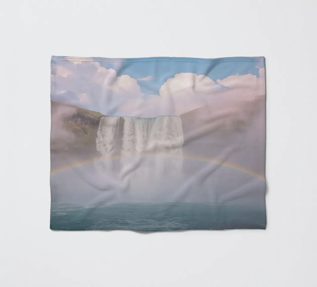 Cascata con arcobaleno e nebbia coperta in pile da DesignDoodle
