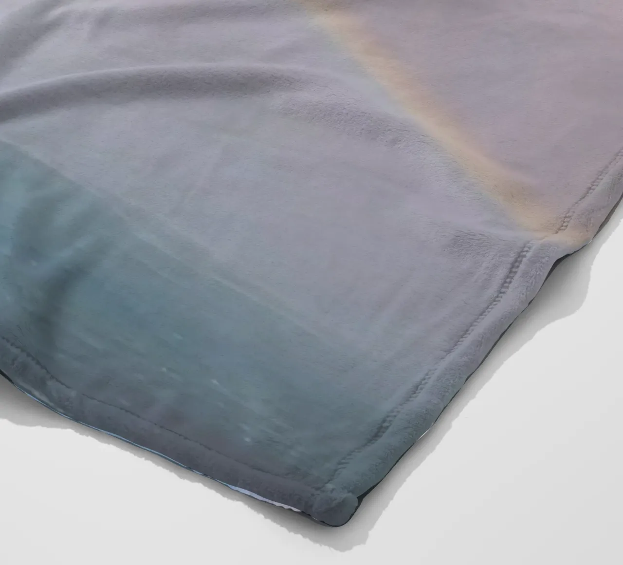 Cascata con arcobaleno e nebbia coperta in pile da DesignDoodle