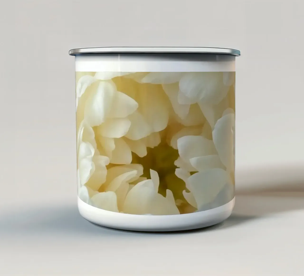 Witte pioenbloem close-up emaille mok van DesignDoodle