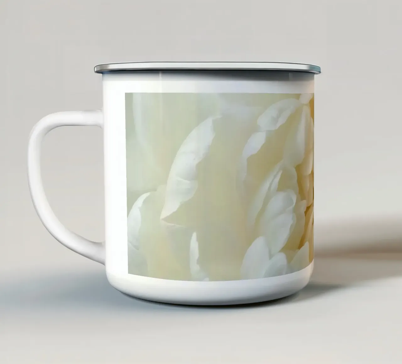 Witte pioenbloem close-up emaille mok van DesignDoodle