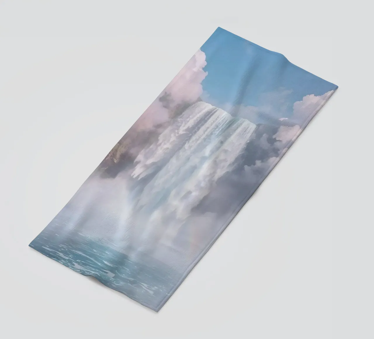 Ampia cascata con nebbia e arcobaleno telo mare da DesignDoodle