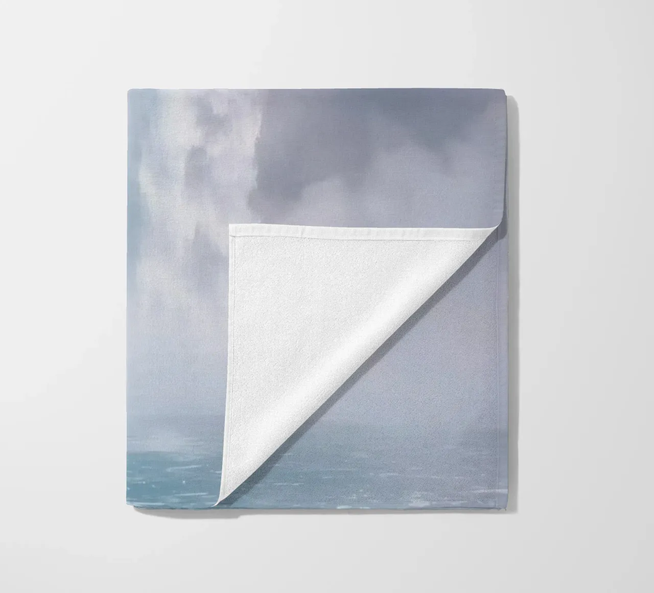 Ampia cascata con nebbia e arcobaleno telo mare da DesignDoodle