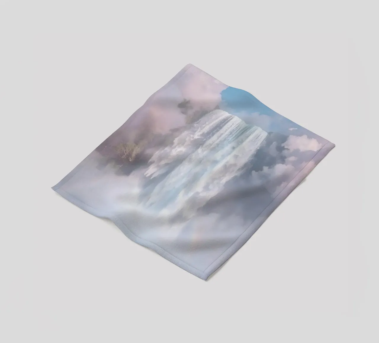 Ampia cascata con nebbia e arcobaleno coperta in pile da DesignDoodle