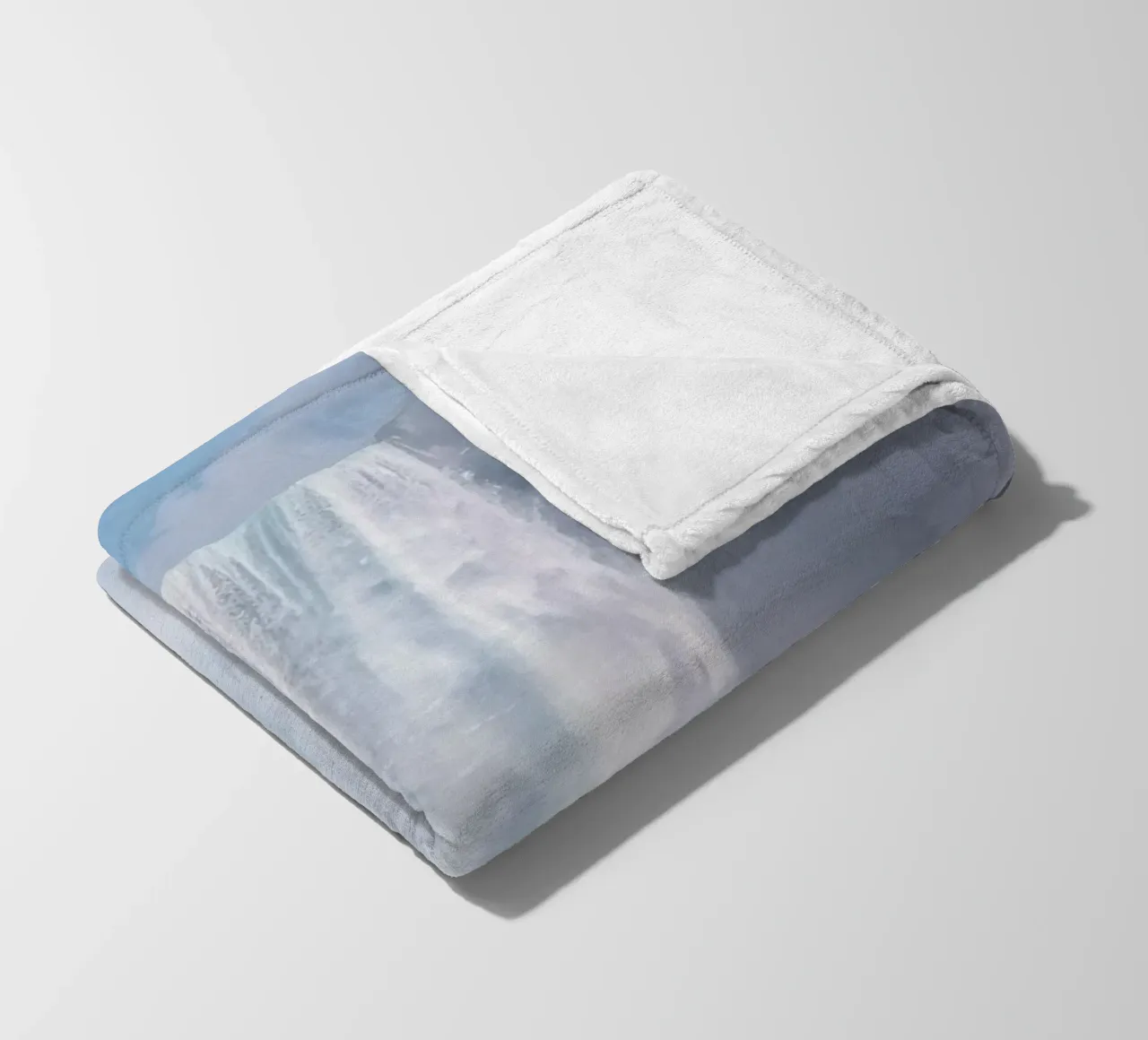Ampia cascata con nebbia e arcobaleno coperta in pile da DesignDoodle
