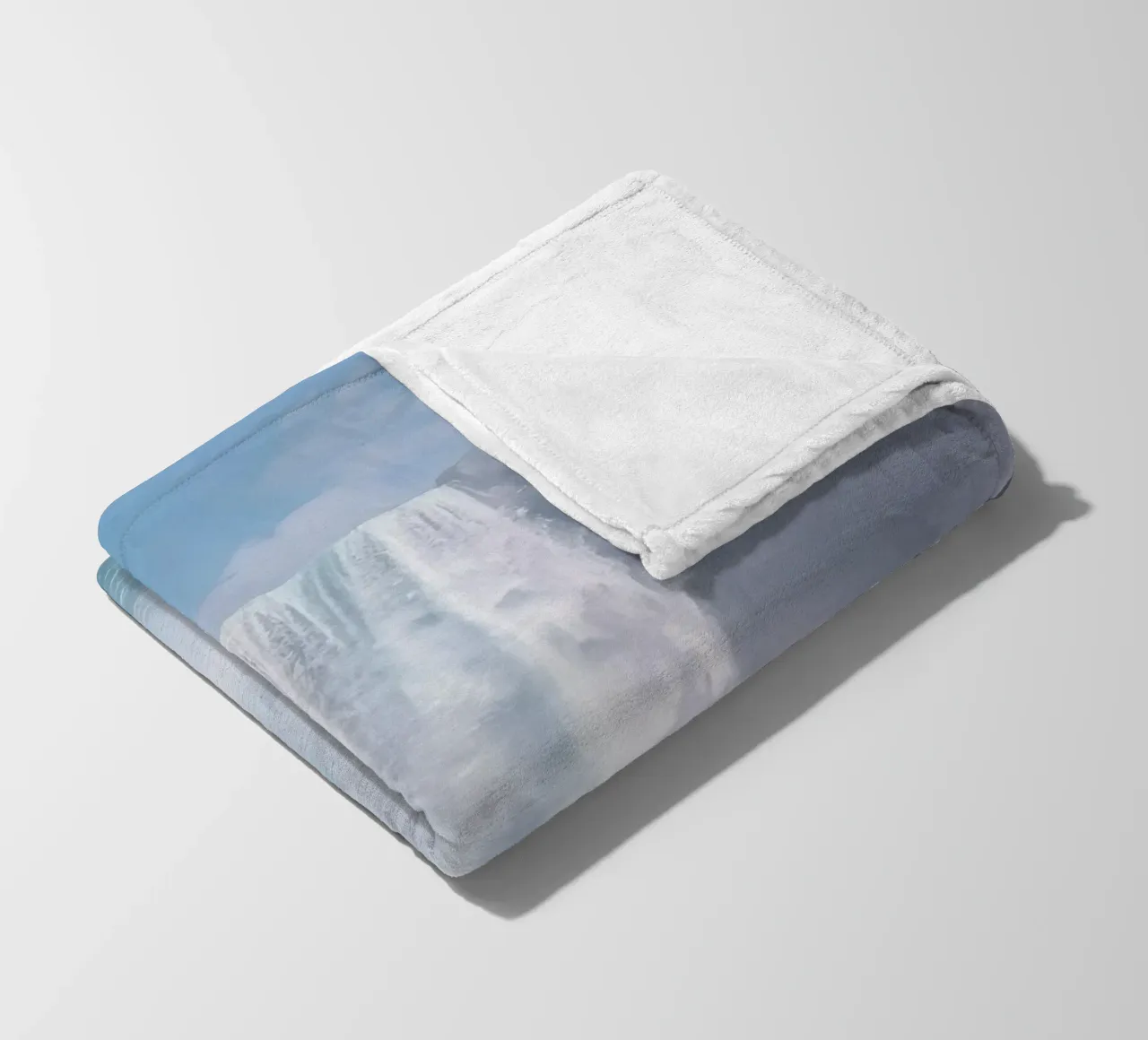 Ampia cascata con nebbia e arcobaleno coperta in pile da DesignDoodle