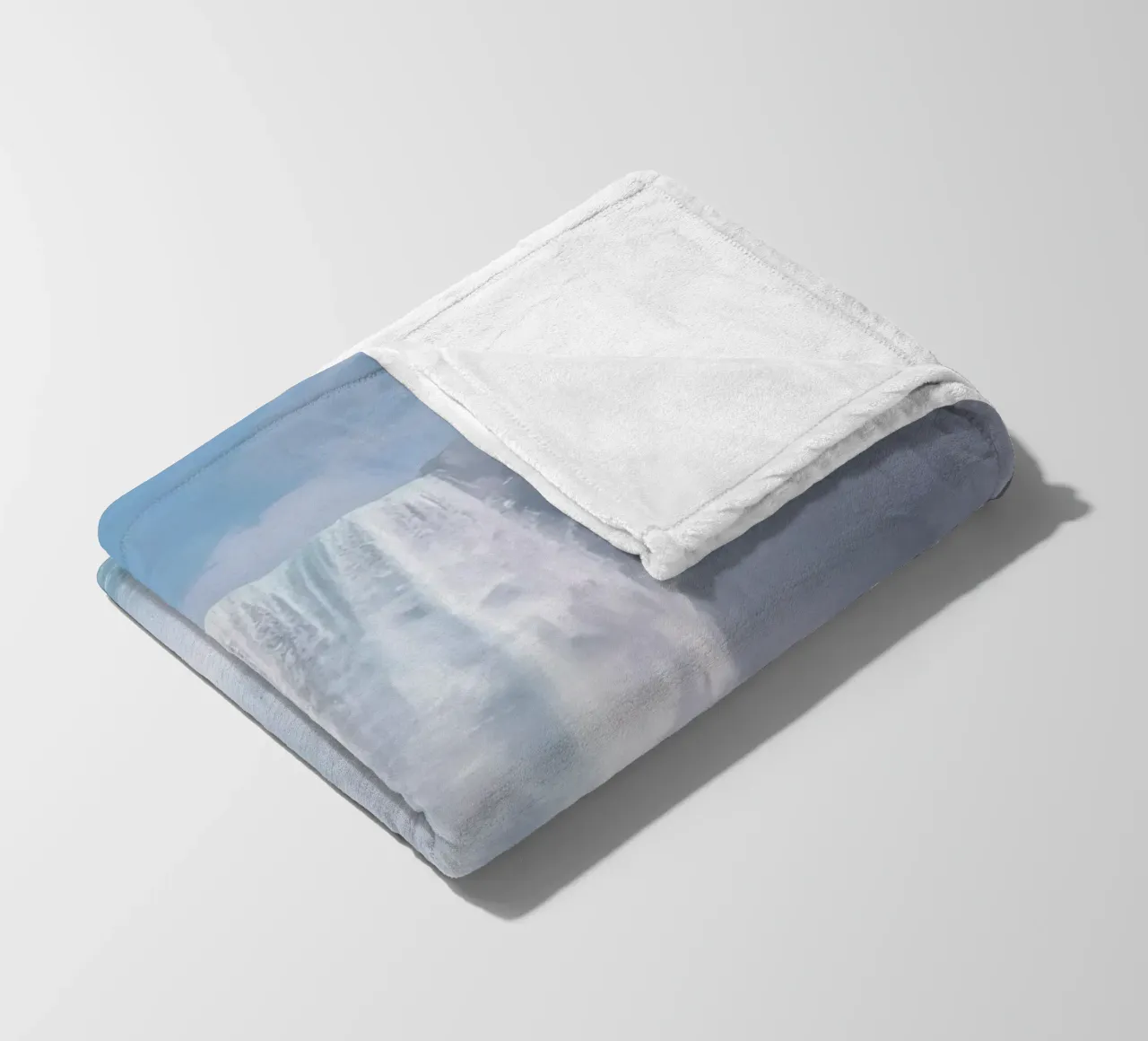 Ampia cascata con nebbia e arcobaleno coperta in pile da DesignDoodle