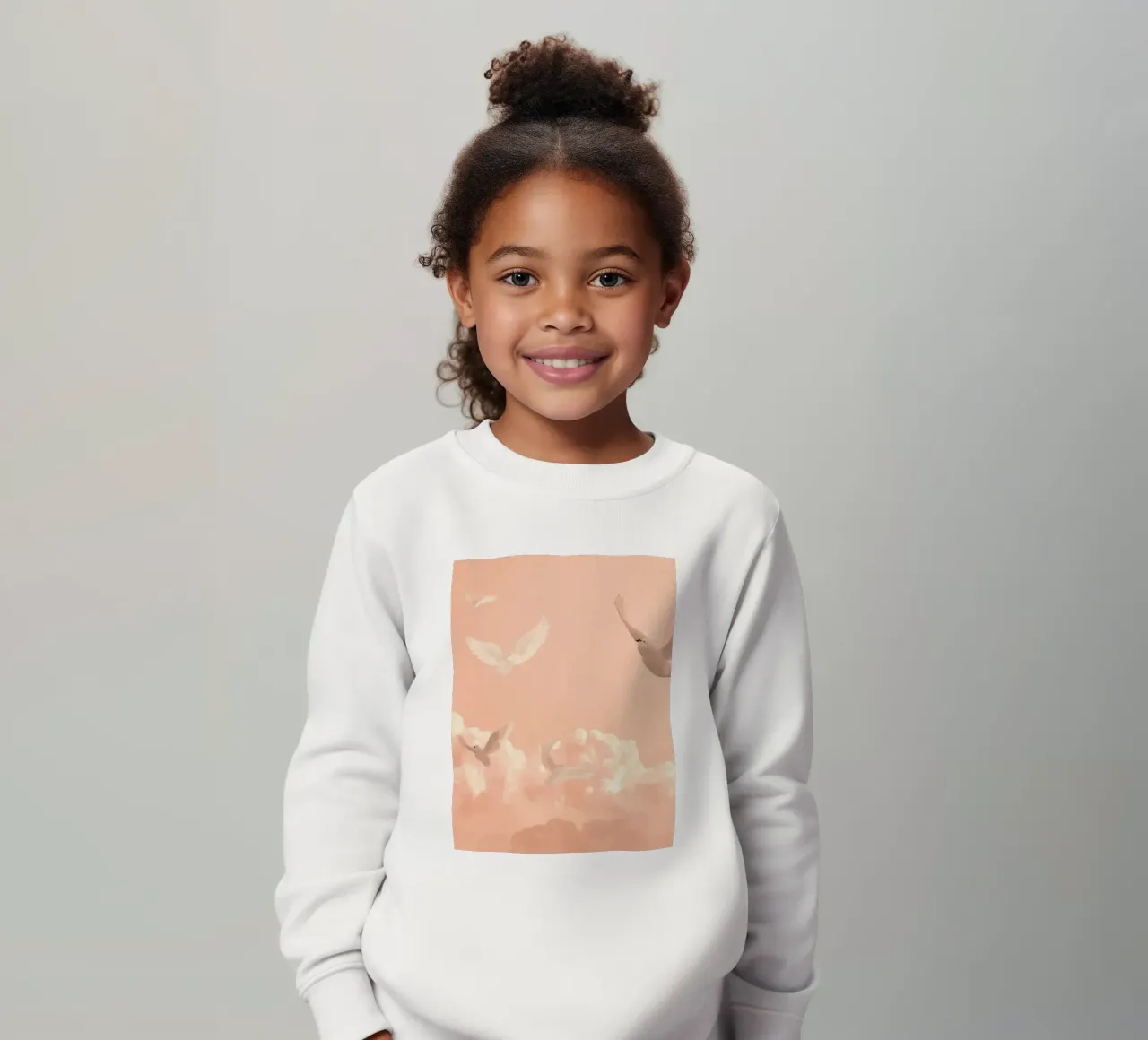 Colombe bianche e nuvole felpa bambino da DesignDoodle