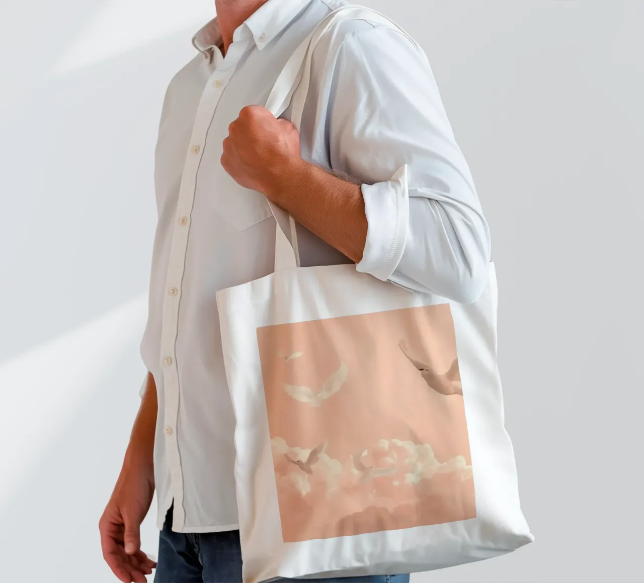 Colombe bianche e nuvole borsa in juta da DesignDoodle