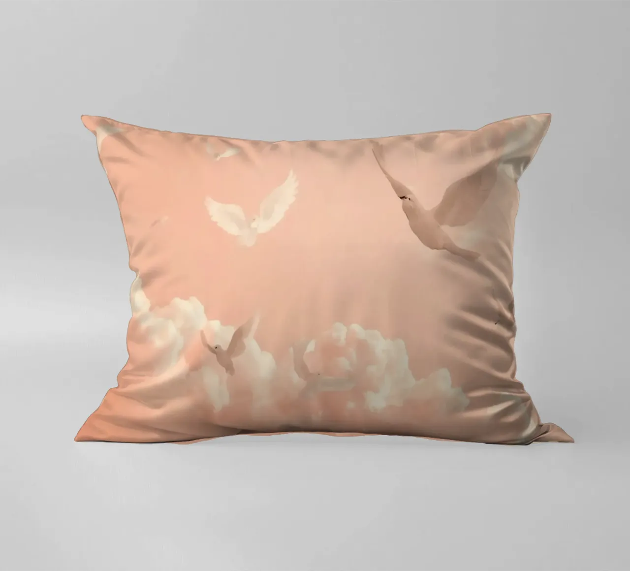 Colombe bianche e nuvole cuscino da DesignDoodle