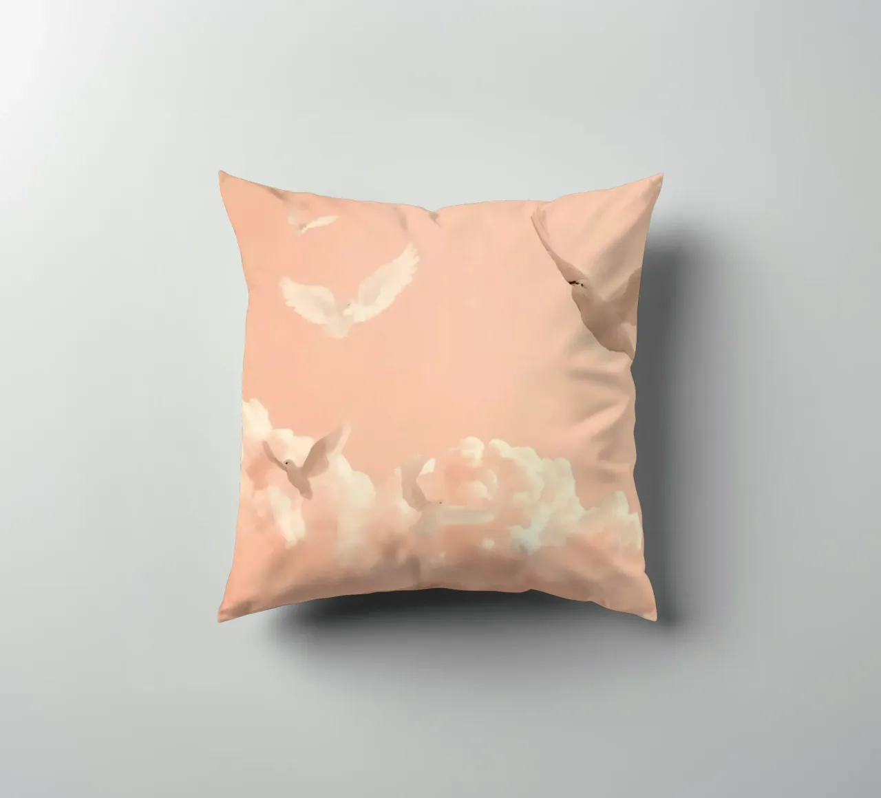 Colombe bianche e nuvole cuscino da DesignDoodle