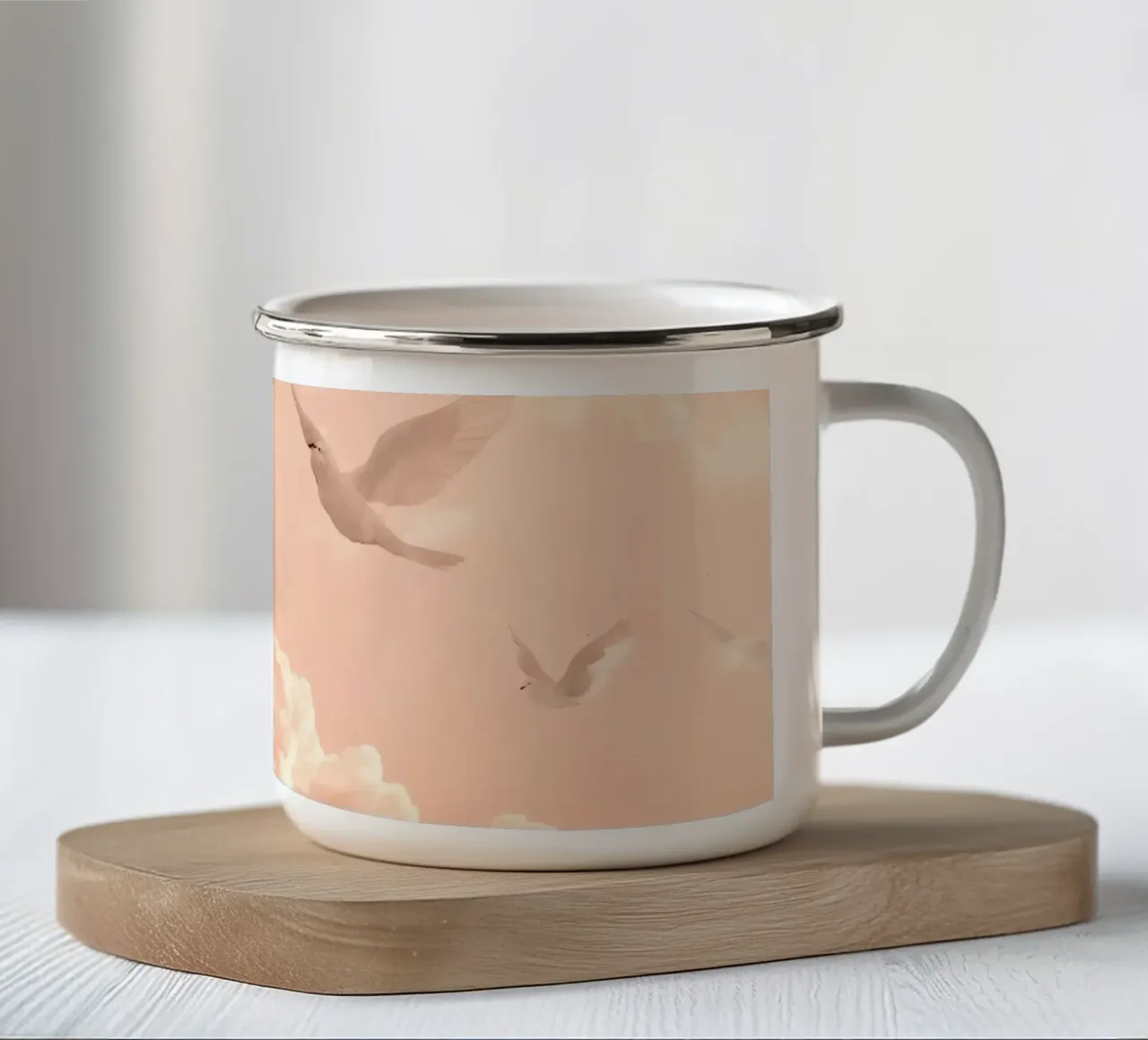 Colombe bianche e nuvole tazza in smalto da DesignDoodle