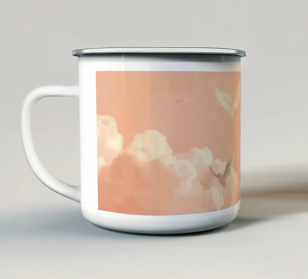 Colombe bianche e nuvole tazza in smalto da DesignDoodle