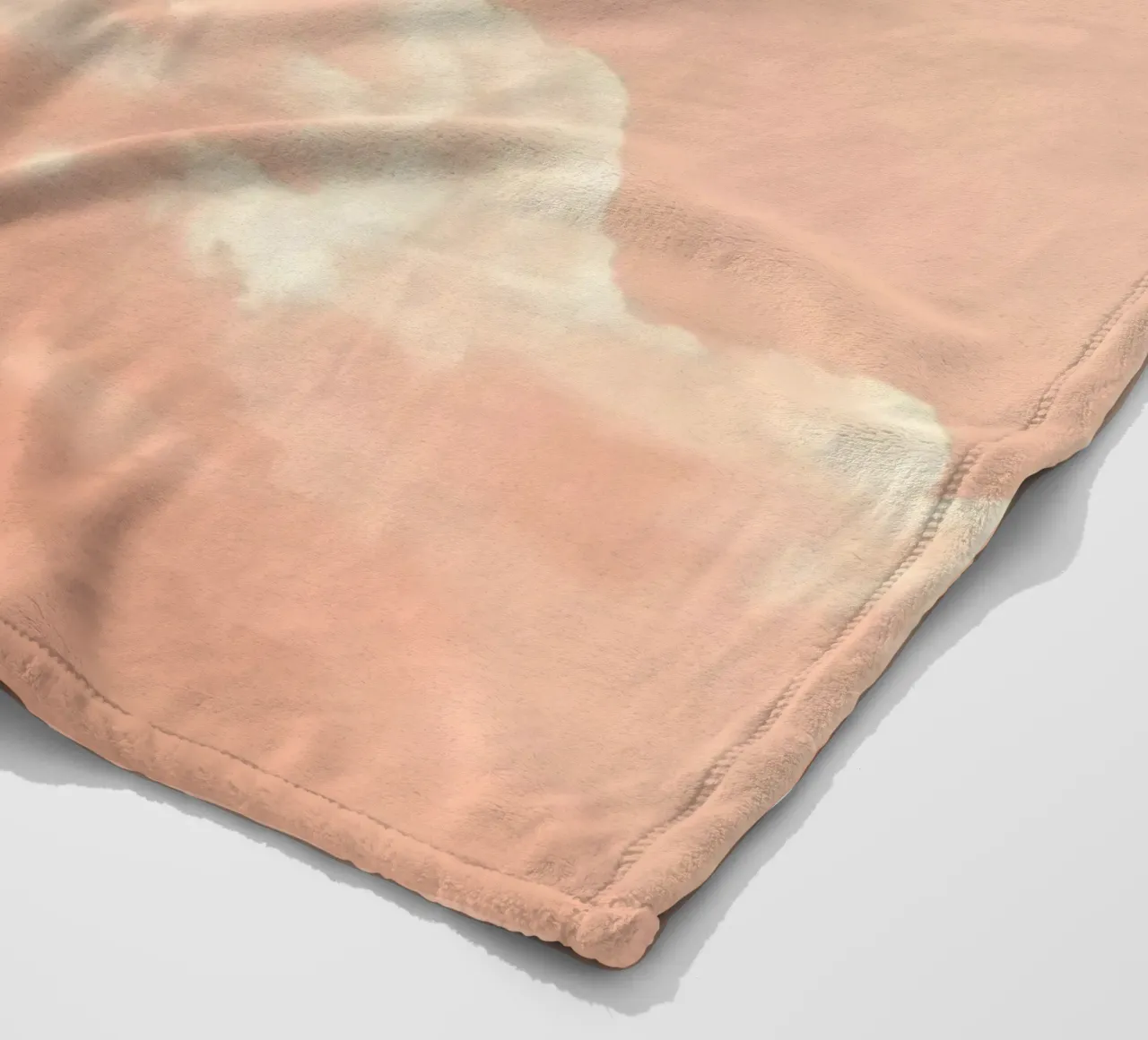 Colombe bianche e nuvole coperta in pile da DesignDoodle