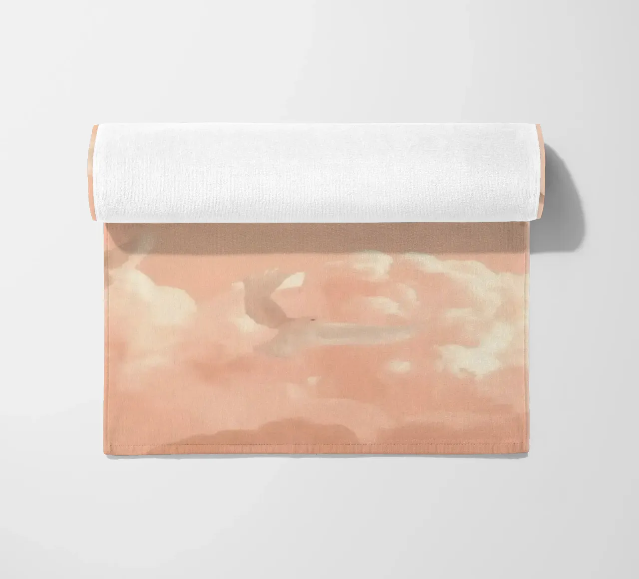Colombe bianche e nuvole telo mare da DesignDoodle