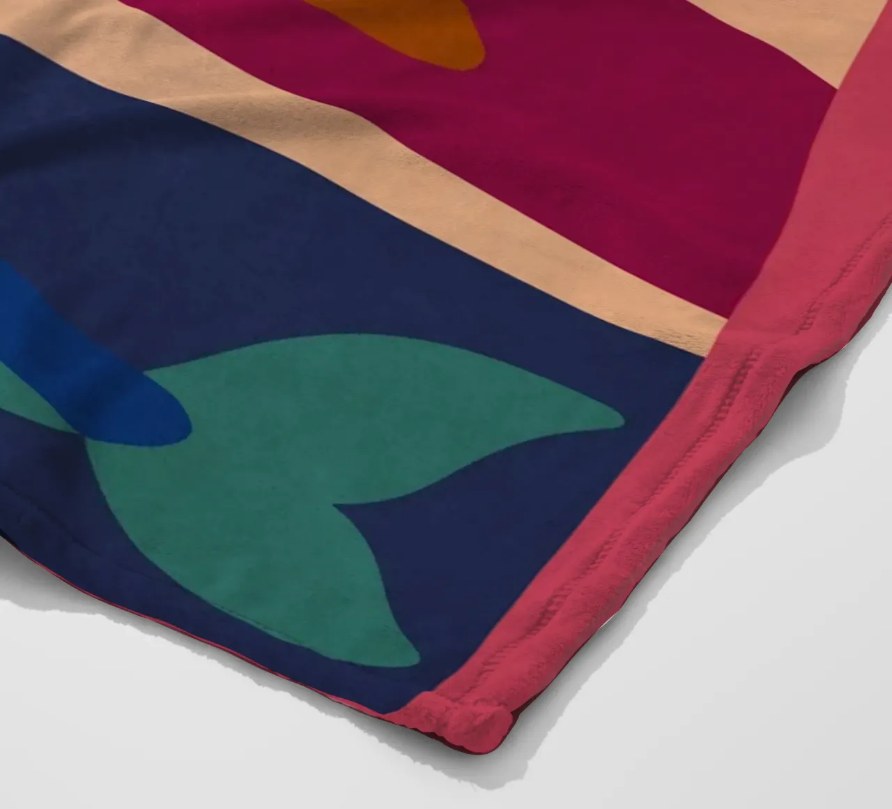 Geometrischer Delphin Fleecedecke von Gaite