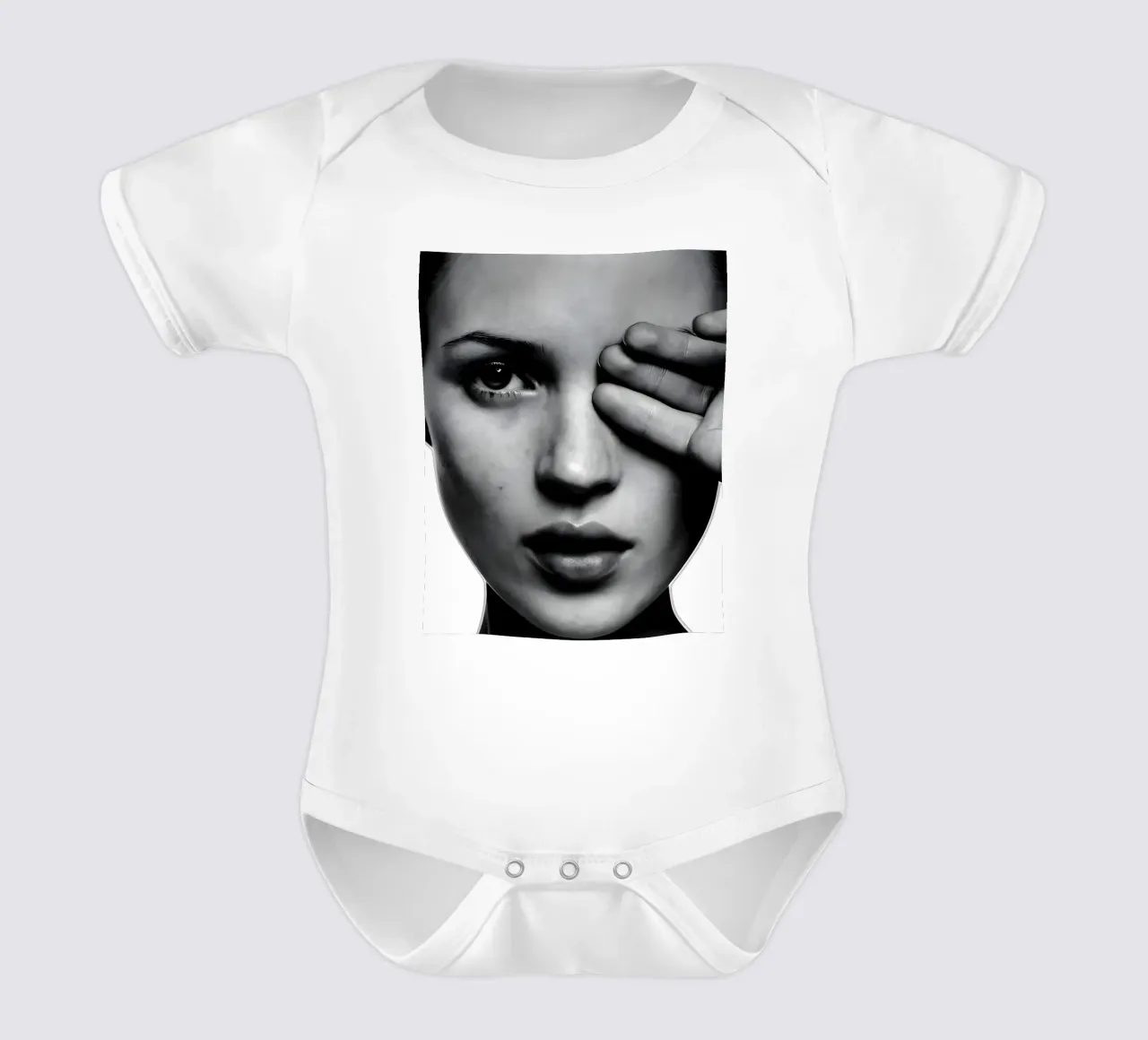 Kate Moss con un occhio solo body neonato maniche corte da vintage singer