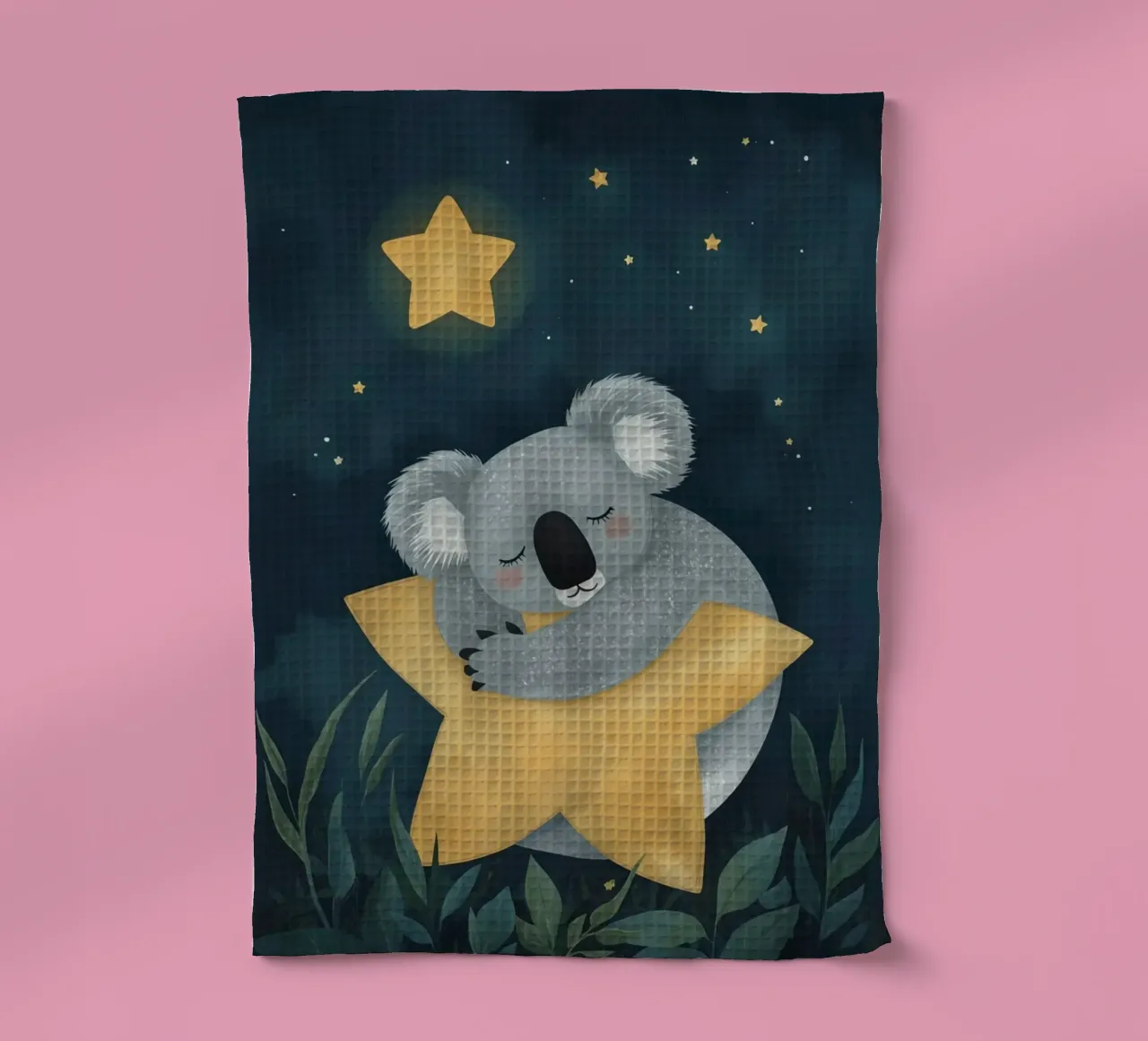 Mignon Koala endormi serrant une étoile dans ses bras la nuit torchon de DesignDoodle