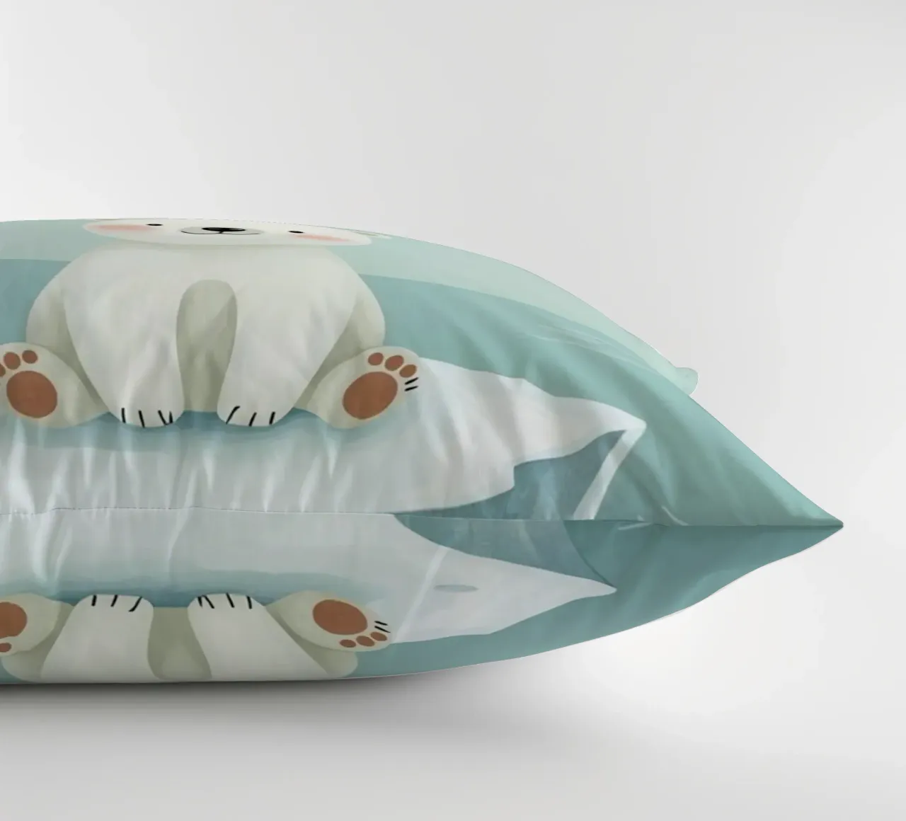 Piccolo orso polare su una banchisa con l'aurora boreale cuscino da DesignDoodle