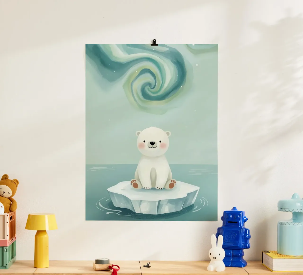 Piccolo orso polare su una banchisa con l'aurora boreale poster da DesignDoodle
