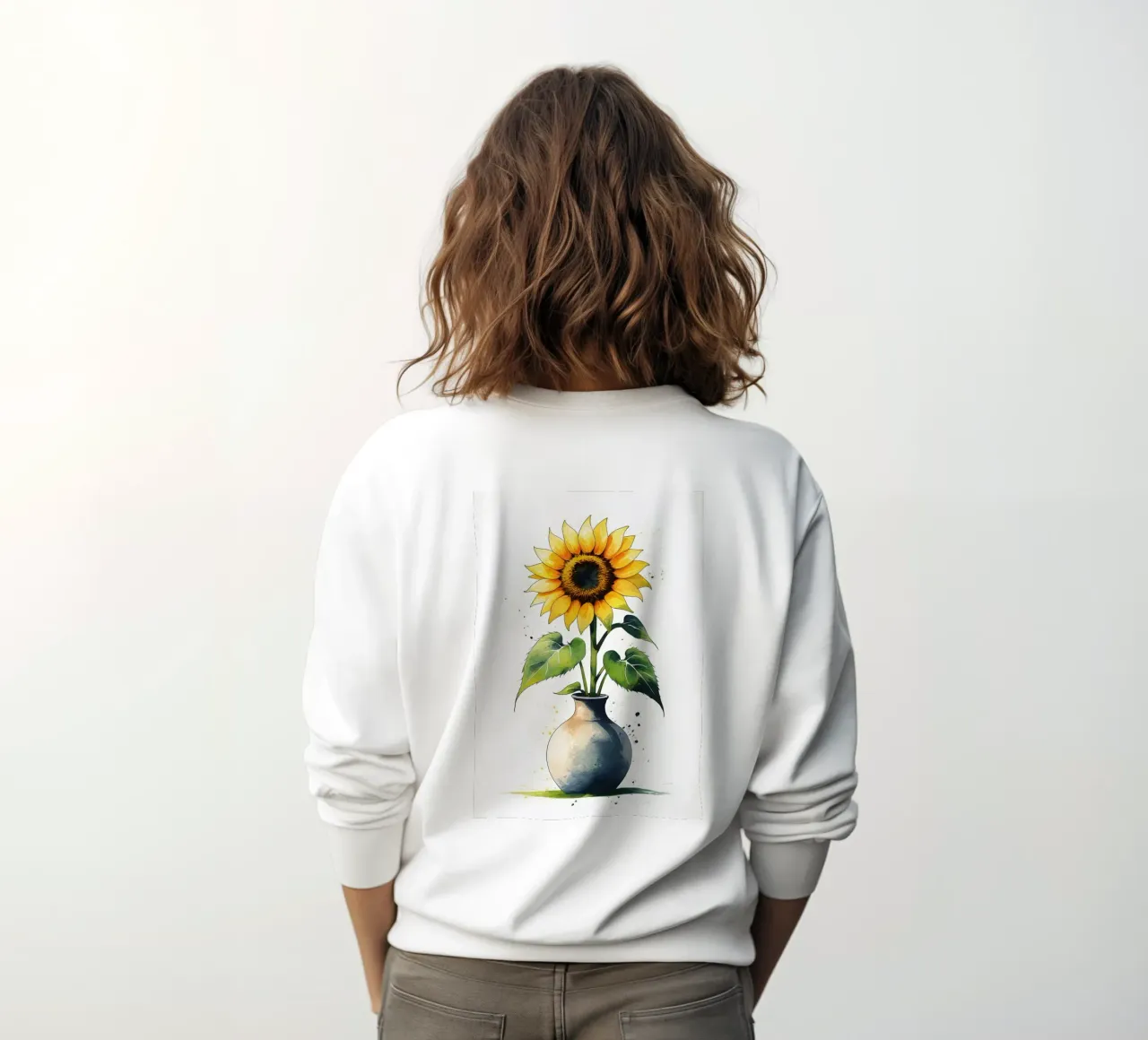 Pintura digital minimalista de un girasol en un jarrón sudadera de Bloom And Brush