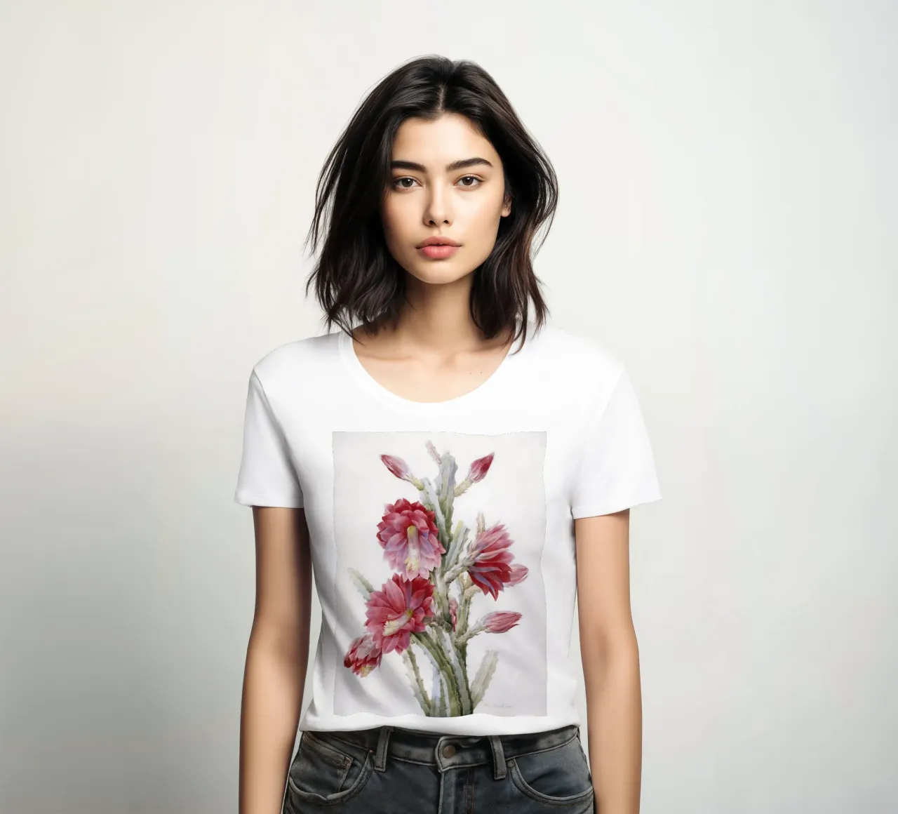 Un cactus in fiore di Pierre-Joseph Redouté t-shirt da donna da Venus Art